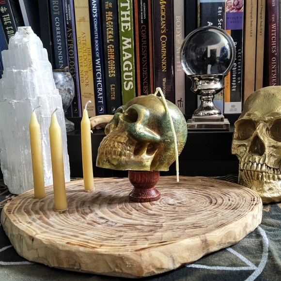 Handmade Two-Tone Green and Gold Skull Candle With Added Gold Dust - Picture 2 of 4